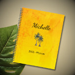 Tropische palmbomen Modern strand Elegant goud Planner<br><div class="desc">Tropisch strand gepersonaliseerde elegante gouden planner,  met een kleurrijke palmbomen met de hand getekend illustratie. Met zwarte typografie letters,  u aanpassen met uw eigen naam. Een professionele manier om georganiseerd te blijven.</div>