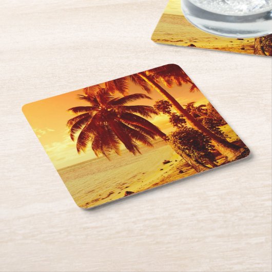 Tropische palmbomen op het strand op het onderzett kartonnen onderzetters (Schuin)