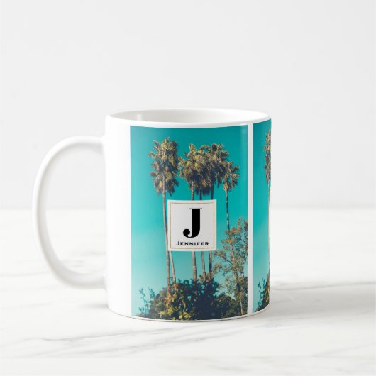 Tropische palmbomen Retro Vibe Monogram Koffiemok (Links)