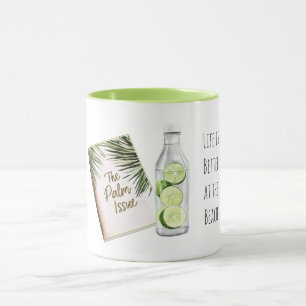 Tropische palmboom bladeren groene witte limoenen mok