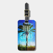 Tropische palmboom blauwe hemel "Hier komt de zon" Bagagelabel (Voorkant verticaal)