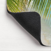 Tropische palmboom en oceaan op het strand muismat (Hoek)