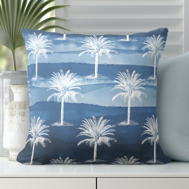 Tropische palmboom kussen (Discover Gorgeous Coastal Throw Pillows by Totally Coast)