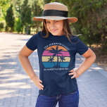 Tropische palmboom met kutbedekking - Aangepaste K T-shirt<br><div class="desc">Deze schattige tropische palmzonnehemd voor meisjes is perfect voor een lenteverspreking of een leuke vakantie met de familie op de weg van het cruiseschip. Pas een set aangepaste t-shirts aan voor uw groep die naar het strand of een eilandgezinshereniging gaat.</div>