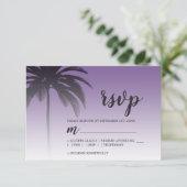 Tropische palmboom Paarse strand bruiloft RSVP Kaartje (Staand voorkant)