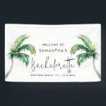 Tropische Palmboom Verloofdengroep Feest Verwelkom Spandoek<br><div class="desc">Vier de laatste dolle pret van de bruid voordat de ring om gaat in tropische stijl met onze gepersonaliseerde vrijgezellenfeest-welkomstbanner met een chic palmboomontwerp! Deze slanke en sassy banner voegt een beetje paradijs toe aan het feest, waardoor elke toost een memorabele moment wordt. Personaliseer het met de naam van de...</div>