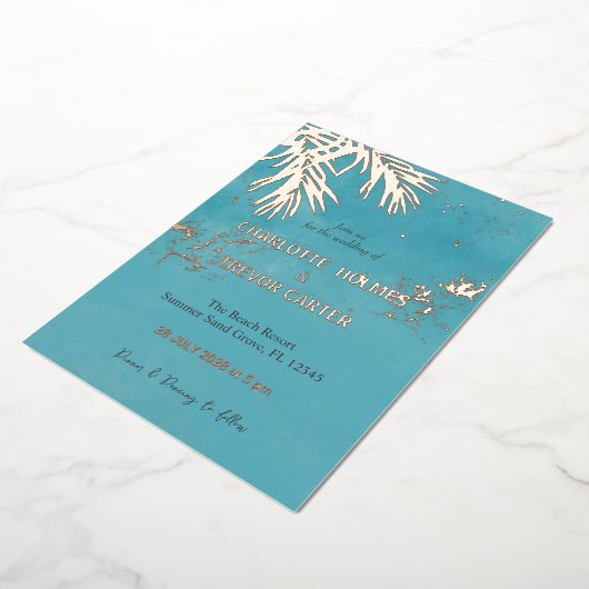 Tropische palmen Blue Ocean Beach Bruiloft Goud Folie Uitnodiging (Gedraaid)