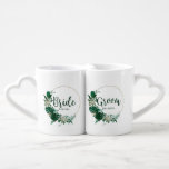 Tropische Palmen Gouden Cirkel Krans Bruid en brui Loversmokken<br><div class="desc">Tropisch gebladerte Trendy groen en gouden krans cirkel gepersonaliseerde bruid & bruidegom Nesten van zijn en haar koffiemokken - met tropische bladkransen. Een leuke pasgetrouwde cadeau idee aandenken aandenken. in een vet kleurenpalet van rijke greens, smaragd, en goud. Dit ontwerp is perfect voor een strand, bestemming of zomerbruiloft. Met gevoelens...</div>