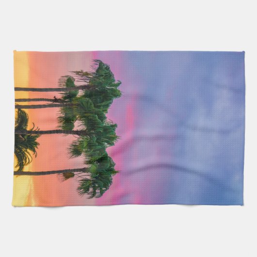 Tropische palmen met een regenbooghemel theedoek (Horizontaal)