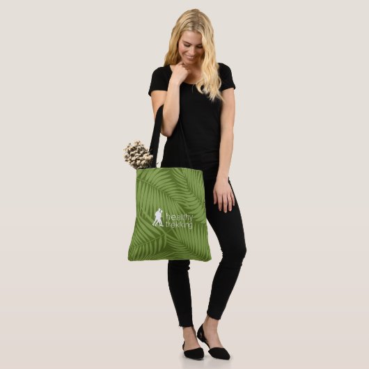 Tropische palmen met olijfstrand tote bag (Op model)