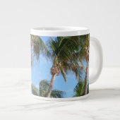 Tropische palmen tegen de Mok van het blauwe lucht (Voorkant rechts)