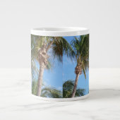 Tropische palmen tegen de Mok van het blauwe lucht (Voorkant)