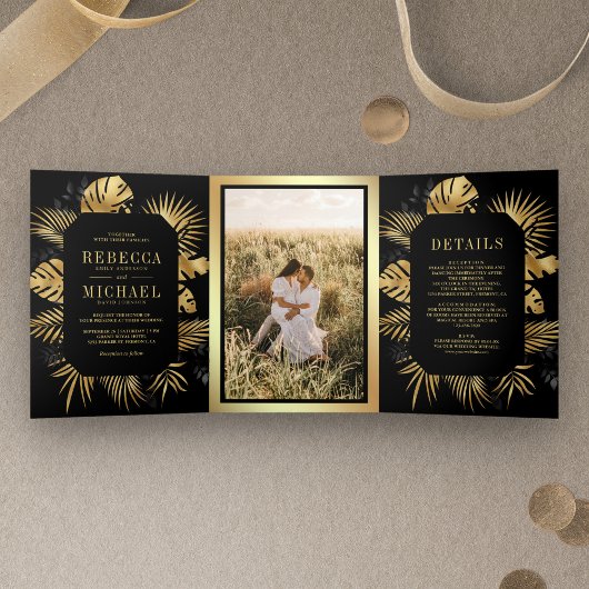Tropische palmfoto van Black and Gold Foil Weddens Drieluik Uitnodiging