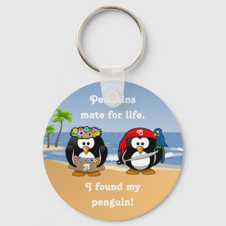 Tropische pinguïns Couple Hula Pirate Island Beach Sleutelhanger