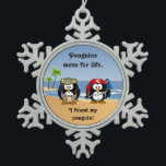 Tropische pinguïns Couple Hula Pirate Island Beach Tin Sneeuwvlok Ornament<br><div class="desc">Voor het tropische eilandliefhebbende stel! Een schattige piraat pinguïn met rode banaan, zwaard en papegaai is met een pinguïn in de graslaag en kleurrijke bloemen. Ze zijn op een prachtig strand. Golven vallen op de kust terwijl kokosnootbomen dansen in de oceaanbries. Pas de pinguïn bandana en de rok aan met...</div>