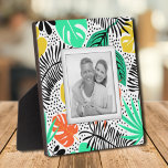 Tropische Planten Stippen Patroonloos Foto Easel Fotoplaat<br><div class="desc">Gemaakt om dimensionaal, tropisch plant en zwart stip patroon te zien creëer een prachtig lijst voor je favoriete foto op dit tafelblad met een ingebouwde esel. Het afbeelding wordt direct op het hardboard geplaatst voor een verbluffend scherp afbeelding met een gemakkelijk schoon veegdoppervlak. Geweldig als geschenk of om je favoriete...</div>