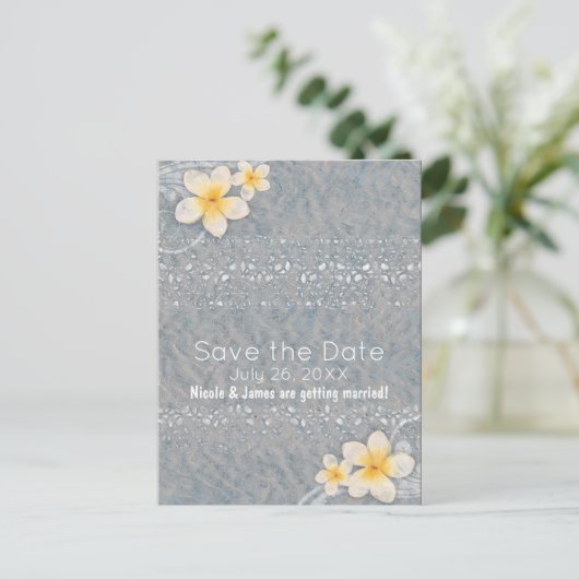 Tropische Plumeria Bloem Grijs Geel Save the Date Aankondigingskaart (Staand voorkant)