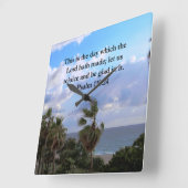 TROPISCHE PSALM 118:24 OCEAAN EN PALMBOMEN VIERKANTE KLOK (Hoek)