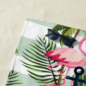 Tropische rode roze vlammen met bomen strandlaken (In situ)