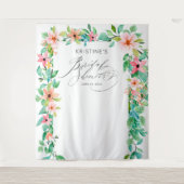 Tropische Roze Bloemachtige Elegante Script Bruids Wandkleed (Voorkant)