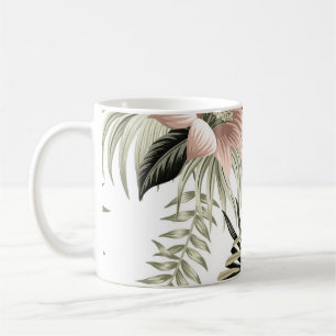 Tropische  roze lotus, palmbladeren, banaan koffiemok