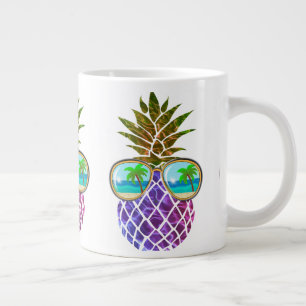 Tropische roze paarse ananas grote koffiekop