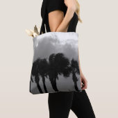 Tropische storm Skies Grayscale Tote Bag (Dichtbij)