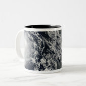 Tropische Stormen Blas en Celia Tweekleurige Koffiemok (Voorkant links)