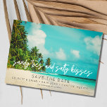 Tropische strand bestemmingshuwelijk foto  save the date<br><div class="desc">Prachtige tropische strand scène trouw save the date voor je bestemming strand bruiloft. Mooie strand scène met de boodschap "Zandige tenen en zoute kussen" samen met jullie namen, trouwdatum en locatie. Voeg jullie verlovingsfoto toe aan de achterkant. Stuur deze kaarten naar familie en vrienden, vraag hen de datum te reserveren...</div>