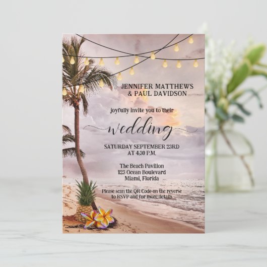 Tropische strand slingerlichten QR-code bruiloft Kaart (Staand voorkant)