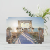 Tropische strand zonsondergang bloemengaard RSVP Kaart (Staand voorkant)