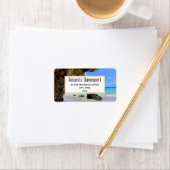 Tropische strandkust met een Big Rock Adres Etiket (Insitu)