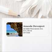 Tropische strandkust met een Big Rock Adres Etiket (Insitu)