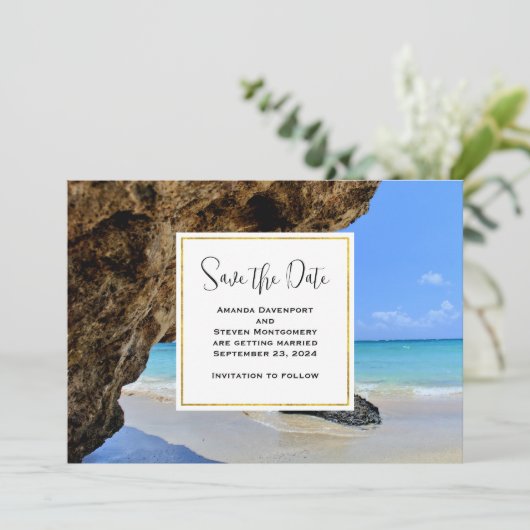 Tropische strandkust met een Big Rock bruiloft Save The Date (Staand voorkant)