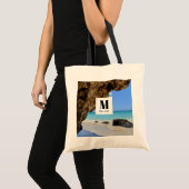 Tropische strandkust met een Big Rock Monogram Tote Bag (Voorkant (product))