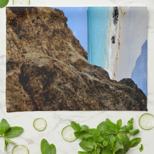 Tropische strandkust met een Big Rock Theedoek (Gevouwen)