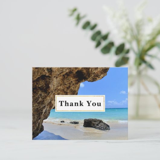 Tropische strandkust met een grote rots dank u briefkaart (Staand voorkant)