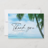 Tropische strandpalmen langs de oceaanbestemming bedankkaart (Voorkant)