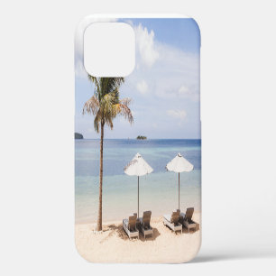 Tropische strandparasols: wit, palm. iPhone 12 hoesje