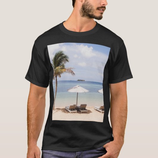 Tropische strandparasols: wit, palm. t-shirt (Voorkant)