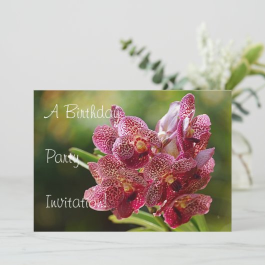 Tropische Vanda Orchid Cluster Birthday Invitation Kaart (Staand voorkant)