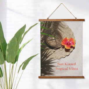 Tropische Vibe Hibiscus Zonnehoed op Zandstrand Hangend Wandkleed