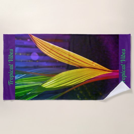 Tropische Vibes Heldere Kleurrijke Palmschijfjes Strandlaken (Voorkant)