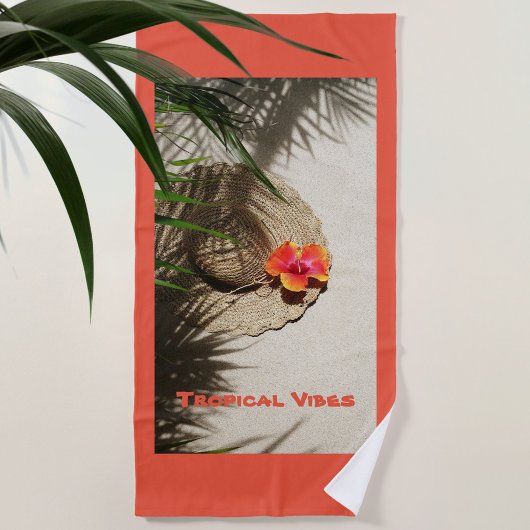 Tropische Vibes Hibiscus Sunhat op zand Sinaasappe Strandlaken