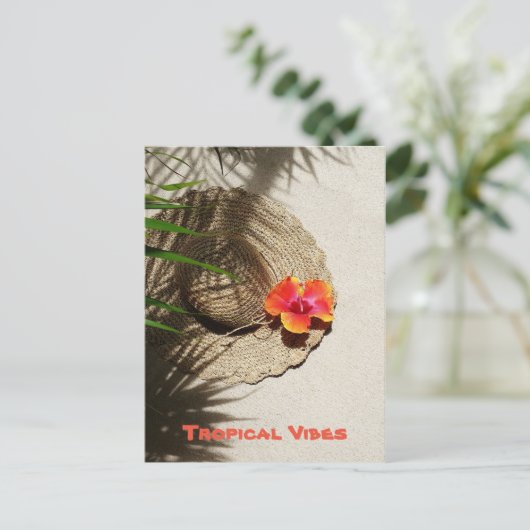 Tropische Vibes Sunhat and Hibiscus Briefkaart (Staand voorkant)
