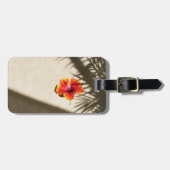 Tropische virussen Hibiscus op strand zand Bagagelabel (Voorkant horizontaal)