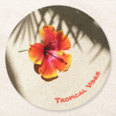 Tropische virussen Hibiscus op zand  Ronde Kartonnen Onderzetter (Voorkant)
