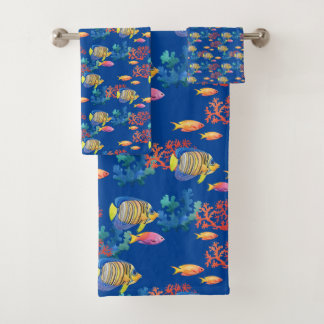 Tropische vis en koraal op blauw bad handdoek