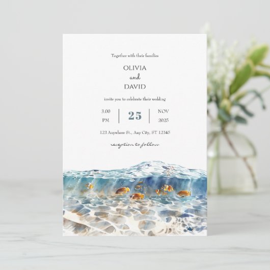 Tropische vis glinsterende zandstrand bruiloft kaart (Staand voorkant)