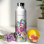 Tropische vruchten, vijg Wildbloem Botanisch Monog Waterfles<br><div class="desc">Het ontwerp is voorzien van onze prachtige bloeiende citrus tropische vruchten met levendige citroenen, vijgen en sinaasappels gemengd in onze botanische bloemen in felgeel, roze, diep violet en groen gebladerte. De botanische citrus bloementuin wikkelt zich rond de onderste tuimelaar om een bloeiende bloementuin te creëer, gepersonaliseerd met een naam en...</div>